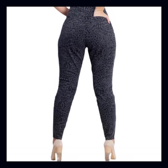 Style & Co Wild Puma Gray & Black Mid Rise Curvy Fit Skinny Leg Size 4 Jeans - Picture 2 of 7